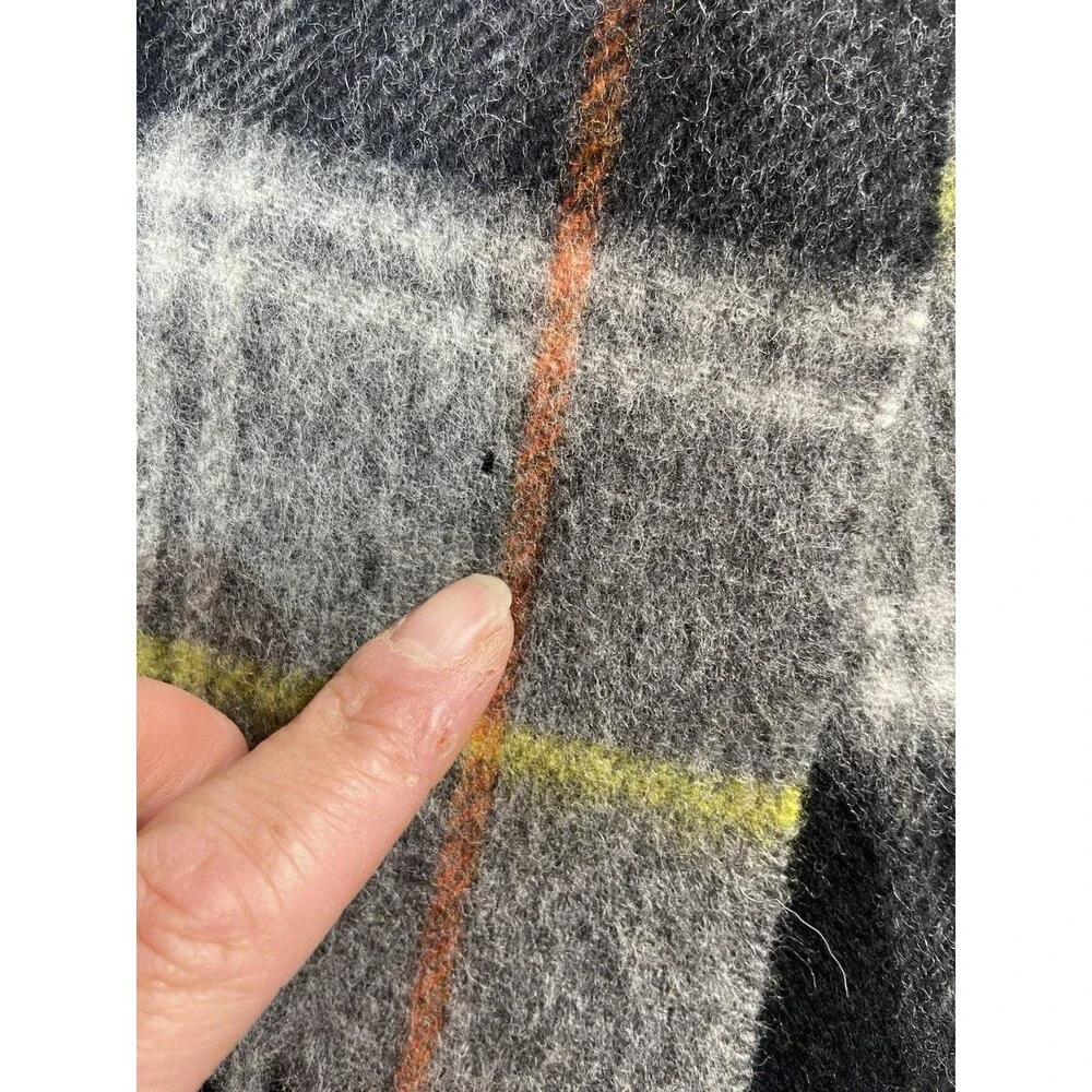 John Hanly Ireland 100% Lambswool Plaid Scarf Gray Fringe